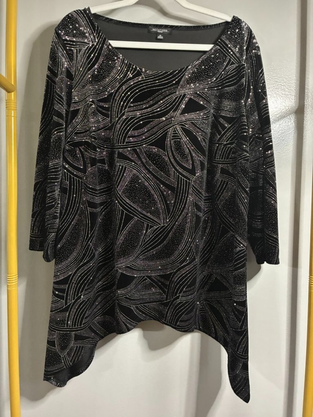 Notations by Macy's 2x PLUS size blouse/Top Black with silver glitter geometric
